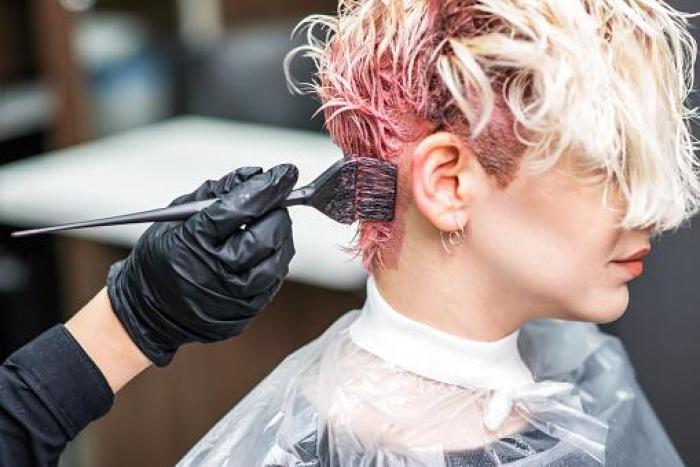 Técnico medio en peluquería y cosmética capilar. Imagen