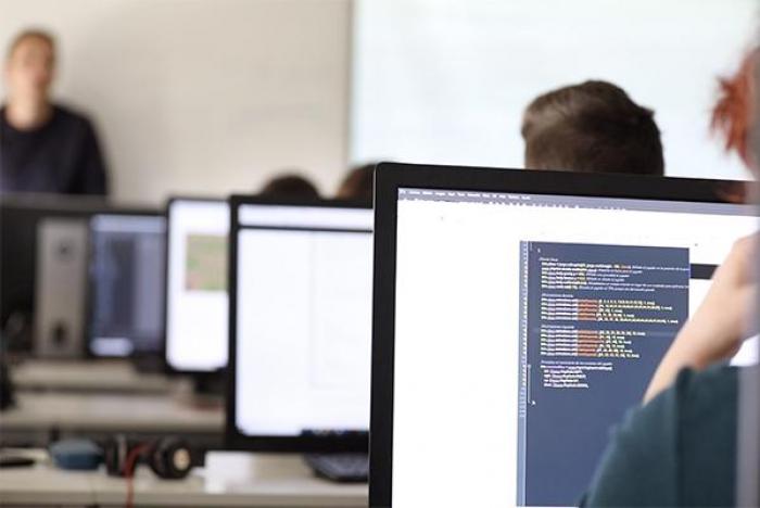 Técnico Superior Desarrollo de Aplicaciones Multiplataforma Dual Intensiva Imagen